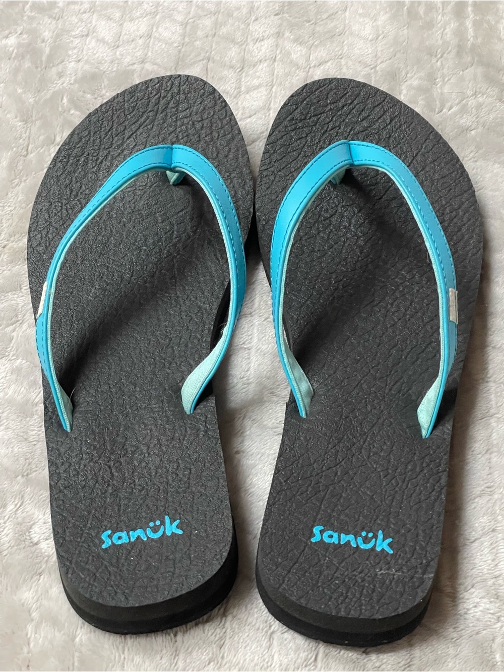 Sanuk yoga mat flip flops